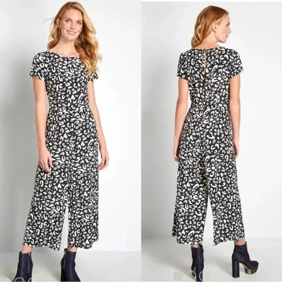 ModCloth Jumpsuit Snow Leopard Bold Nation Cropped Wide Leg Short Sleeve: 10 - Picture 1 of 14